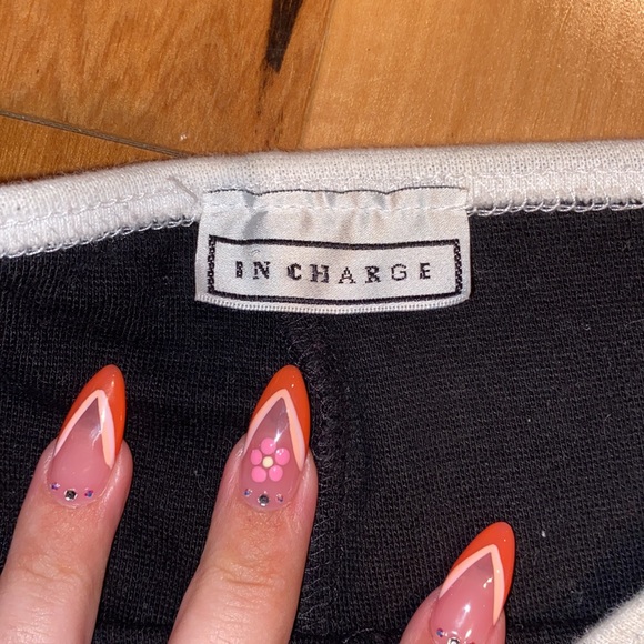 LIKE NEW- VINTAGE IN CHARGE HOT PANTS SHORTS - SIZE SMALL - Picture 3 of 4